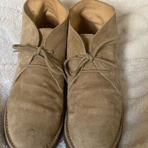 Todd Snyder Men's Chukka Boots in Light Brown Suede